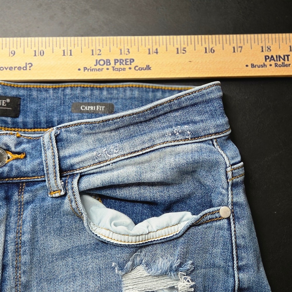 Judy Blue Capri Jeans Womens 14W Blue Excellent Distressed Frayed Hem Denim - Picture 4 of 12